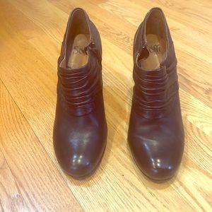 Sofft zip ankle boot